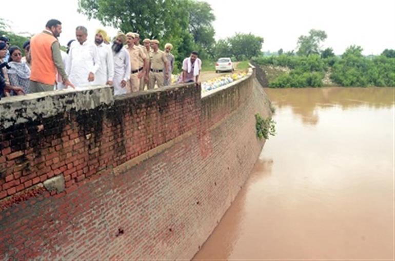 Chief Minister Naib Singh Saini visited the flood-affected areas of Fatehabad district.